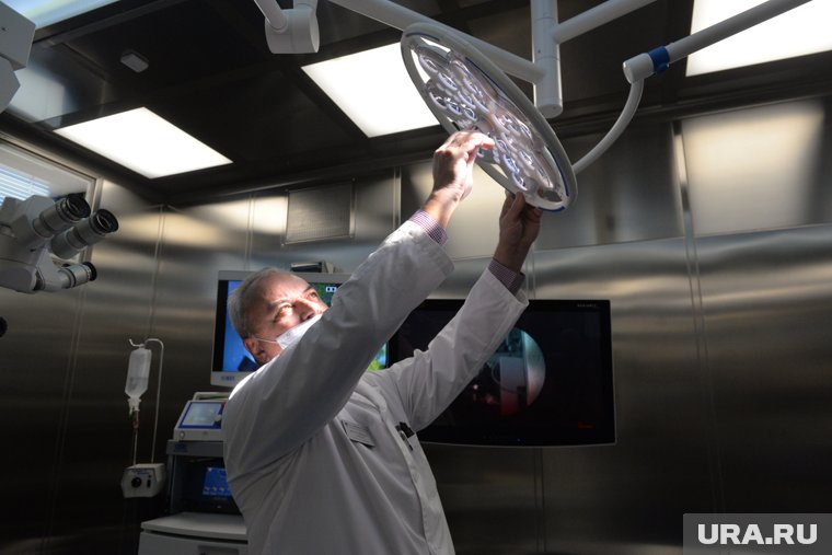 Тюменские врачи восстановили мужчине зрение, которое он потерял больше полувека назад