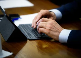 «Ведомости»: на одном из крупнейших онлайн-сервисов появился кабинет для предпринимателей