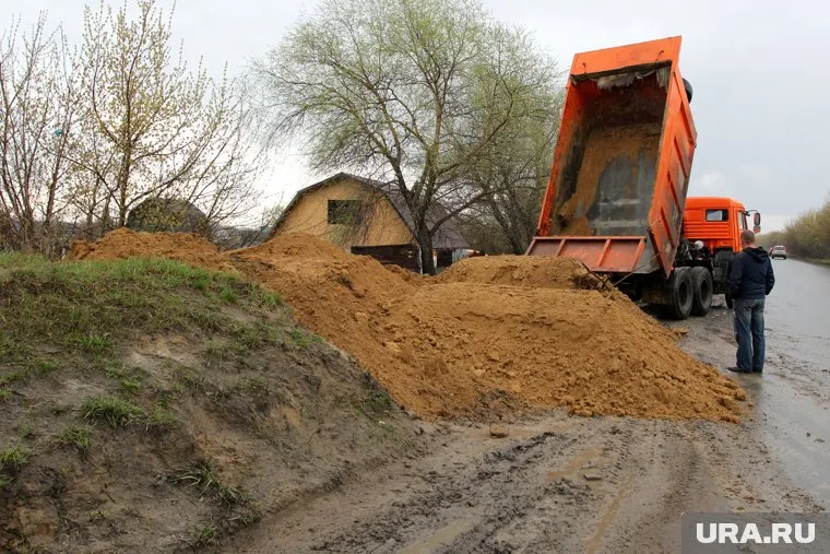 Власти Кургана закрыли дорогу и мост из-за паводка