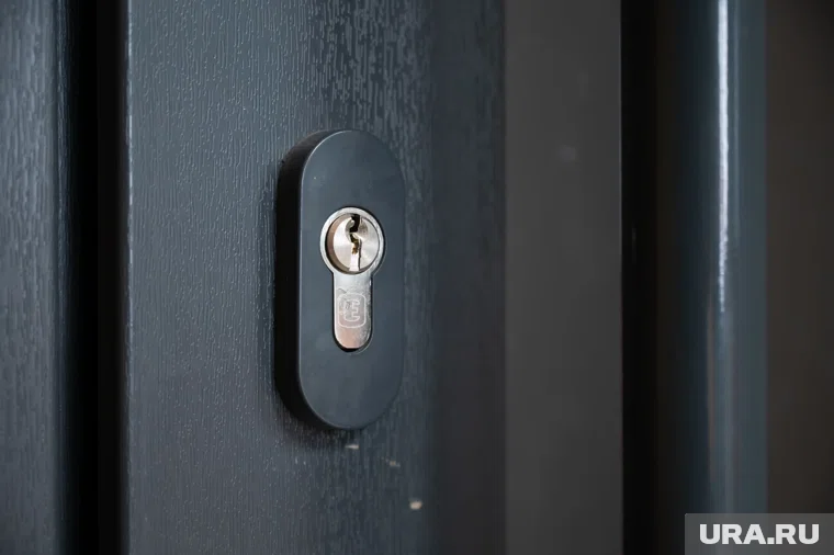 Дверь бывшей квартиры Ларисы Долиной в Хамовниках срежут с петель, если будут привлечены судебные приставы