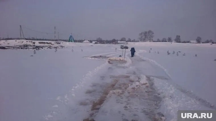 Место, где трактор провалился под лед