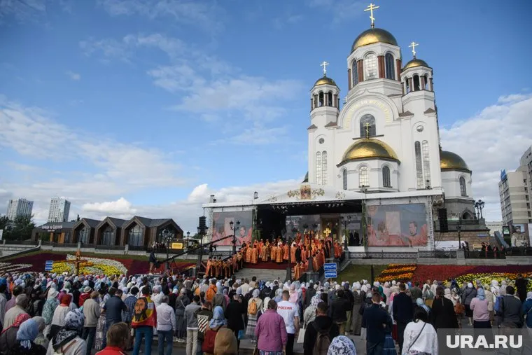 Паломники приехали со всей страны