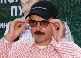 От «зарплаты на бензин» до миллионных гонораров: уникальному актеру Антону Лапенко — 39