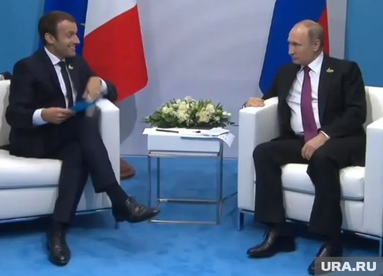 Путин и Макрон проводят переговоры в рамках ПМЭФ