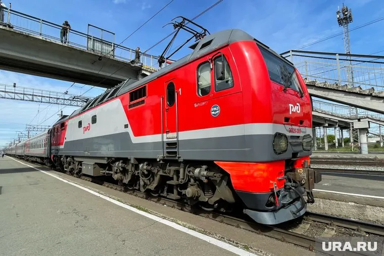 Поезд Новый Уренгой-Казань вынужденно остановился из-за неисправности тепловоза