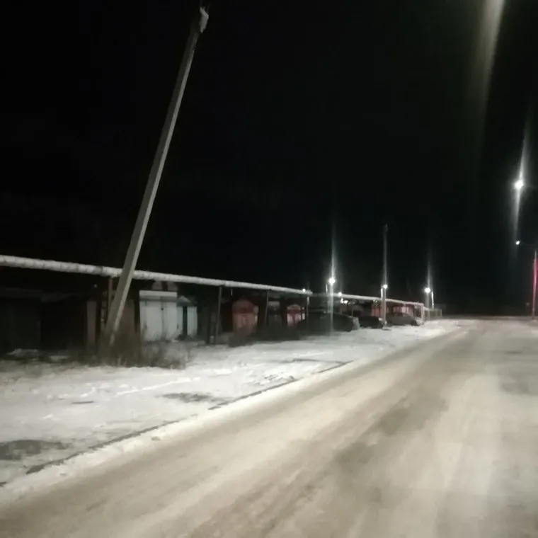 Курганцы опасаются падения столба на девятиэтажку на улице Белинского, 20