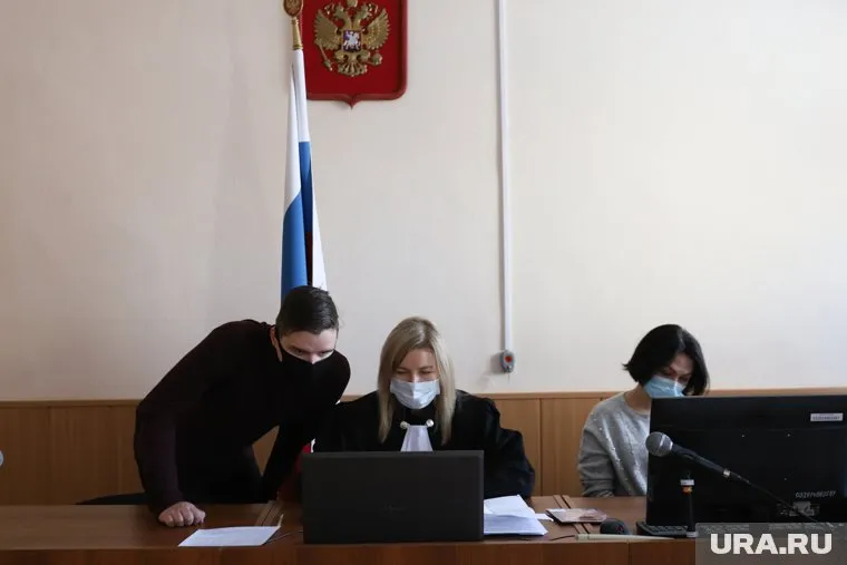 В суде при определении наказания судья и нарушитель отсмотрели видео с места задержания