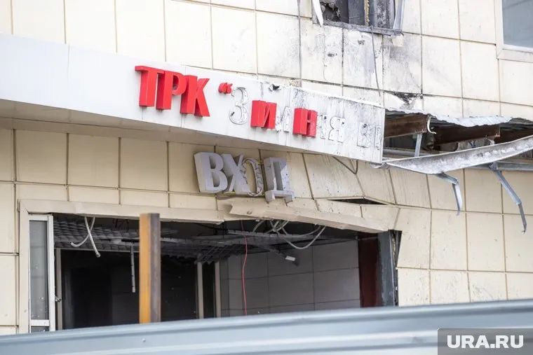 Во время пожара в ТРЦ в Кемерово погибли 64 человека
