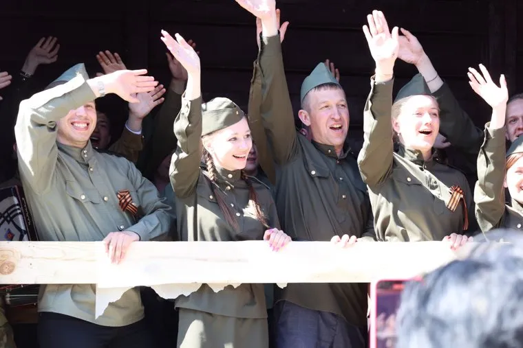 Эшелон победы. Курган