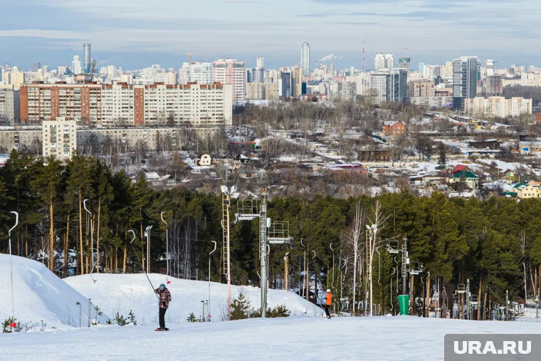 Мужчина избил подростка, когда катался на лыжах на Уктусе 