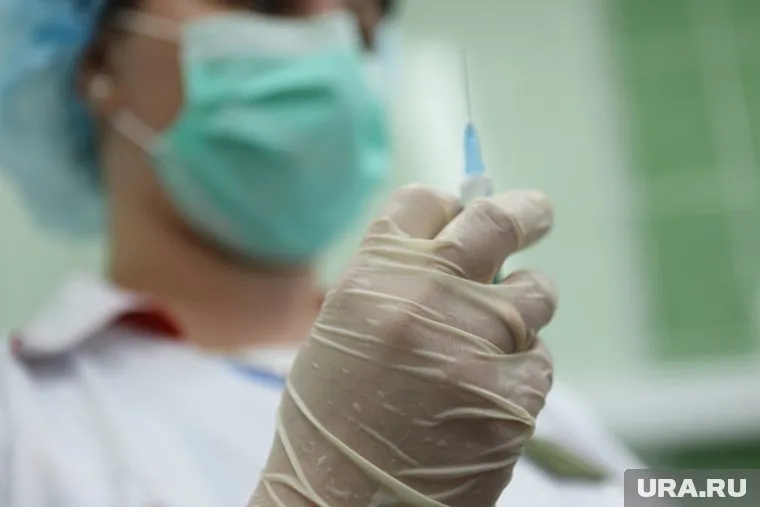 Отложить вакцинацию на месяц рекомендуют лишь пациентам, только что начинающим антиретровирусную терапию