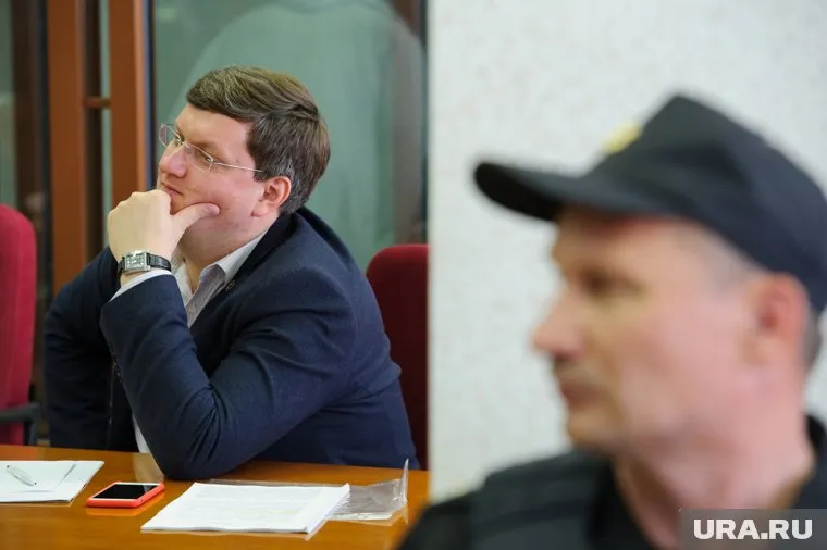 Бушмаков (слева) занялся еще одним громким делом в Свердловской области