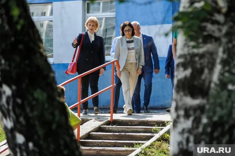 На набережной сделана тропиночная сеть и появились спортивные площадки