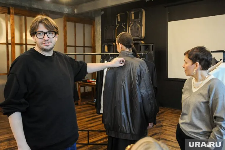 Георгий Ростовщиков (слева) назвал отличия челябинской моды