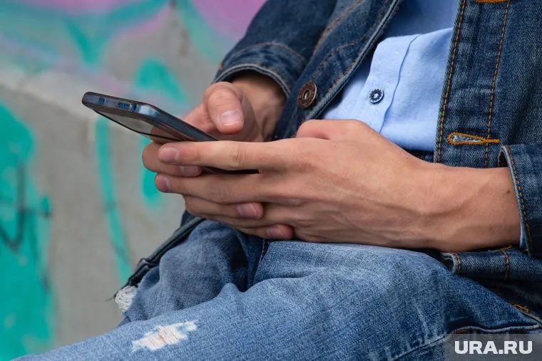 Житель села Гыда без разрешения прочитал переписку бывшей жены и попал под статью