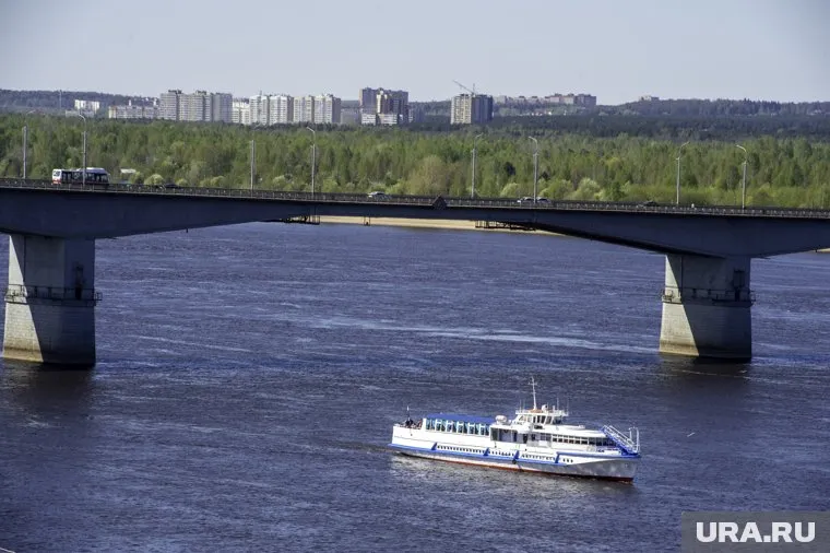 Уровень воды в Каме не позволяет брать на борт много людей