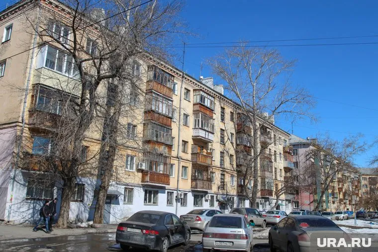 Россиян, живущих в хрущевках, возмутили слова Станислава Жаркова