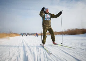 Для Кубка России по лыжным гонкам в Чусовом уложили искусственный снег