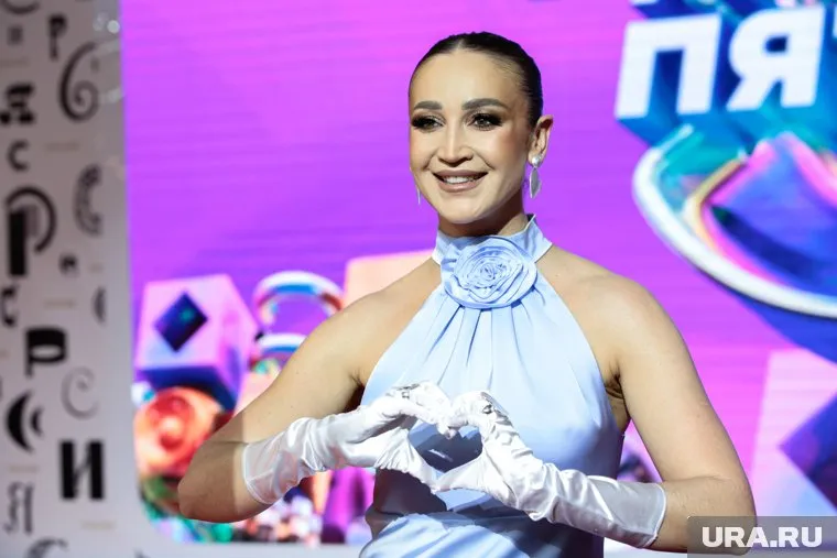 Бузова посетила еще один ВУЗ в Челябинске