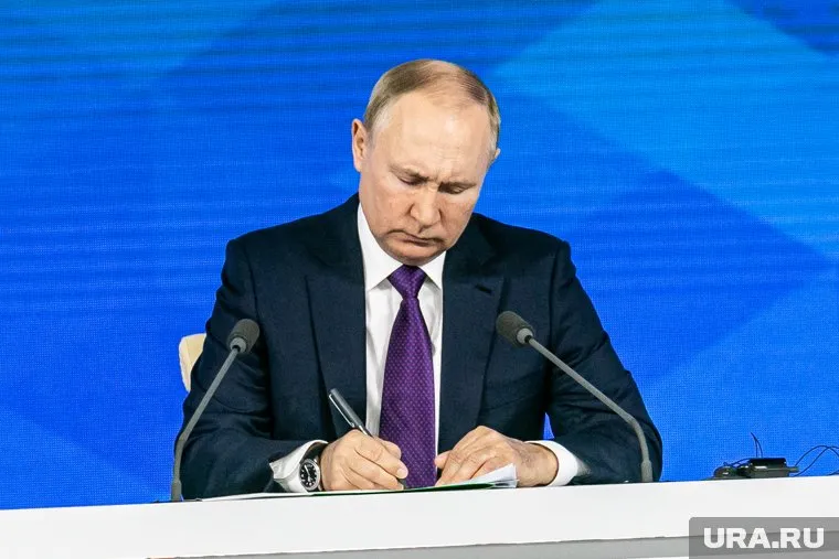 Владимир Путин обязал «Промсвязьбанк» открыть филиалы в Крыму