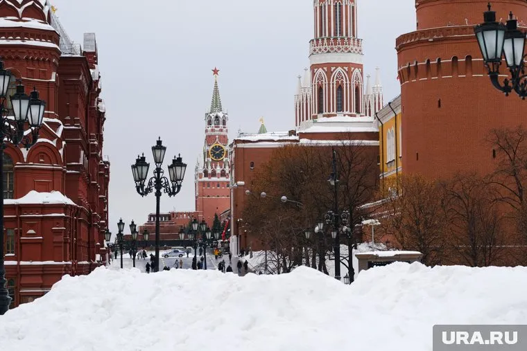 В Кремле никто не носит футболки с Владимиром Путиным "крепкий орешек", заявил Дмитрий Песков