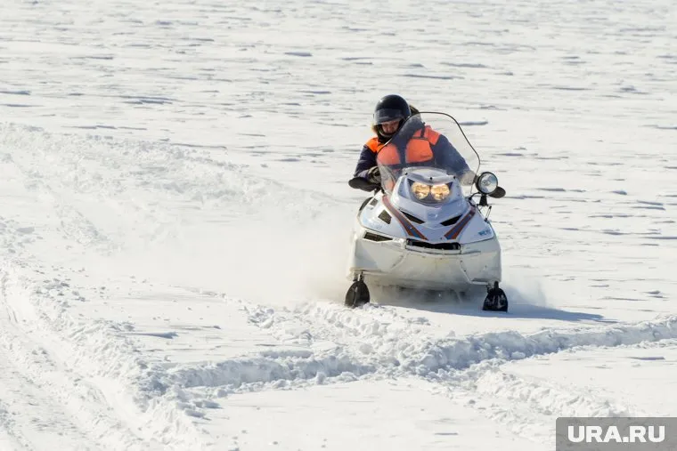 В ЯНАО спасатели эвакуировали из тундры двоих человек