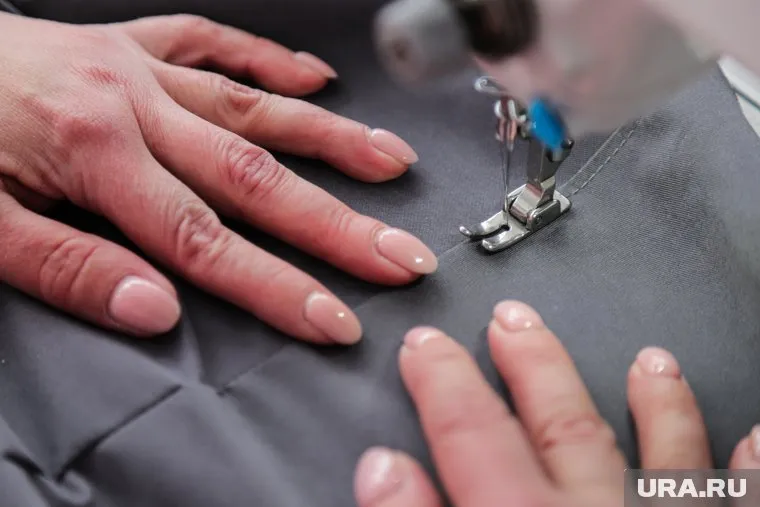 Женщины нескольких городов объединились, чтобы шить теплые вещи для мобилизованных