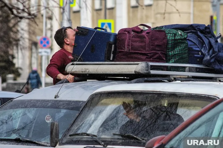 В страну приедут люди с рабочей визой и студенты
