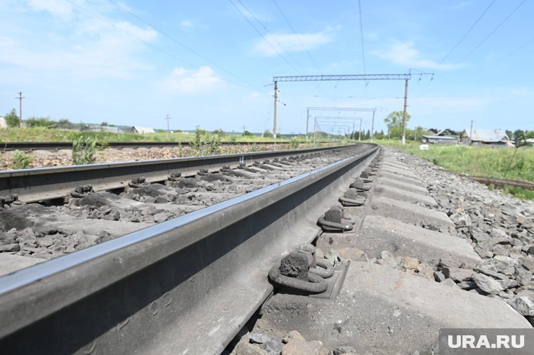 В Челябинской области поезд столкнулся с мусоровозом
