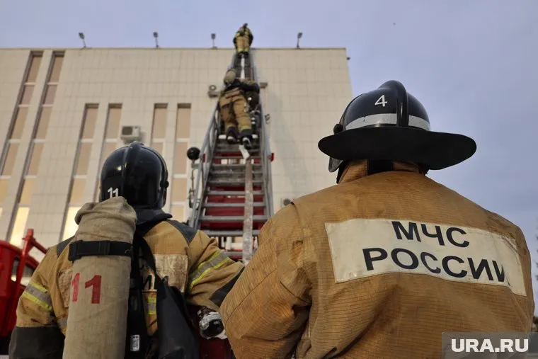 Чиновники побывали на экскурсии в пожарной части