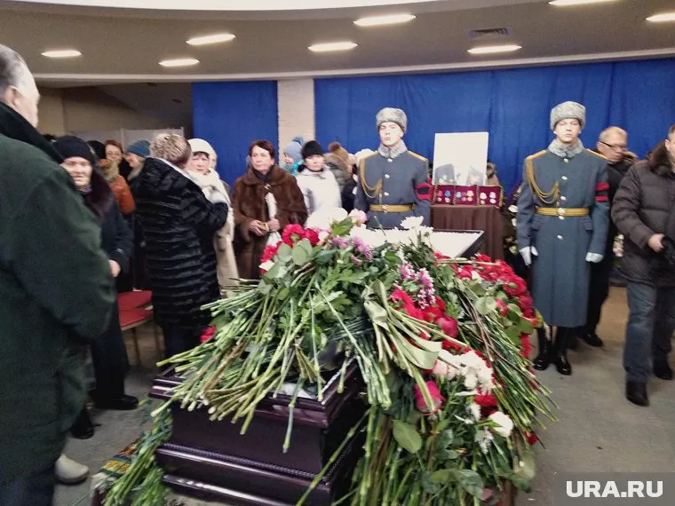 Похороны Александра Тизякова прошли в зале одного из Домов культуры Екатеринбурга