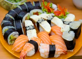 Что чаще всего покупают из готовой еды в России