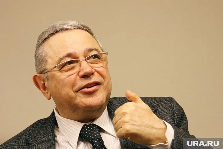 Адвокат отметил, что таким образом Евгений Петросян может готовиться к продаже квартиры