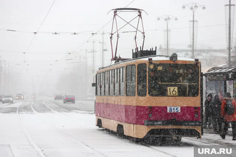 На месте уже работают сотрудники аварийной бригады