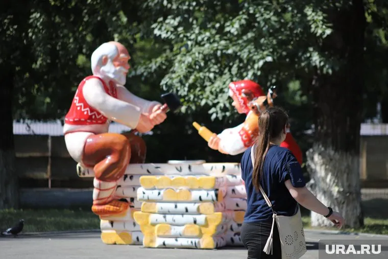 Власти пообещали восстановить поврежденный арт-объект в Детском парке
