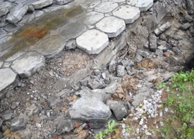 Подрядчика в Кургане обязали восстановить плитку, которую повредил земснаряд