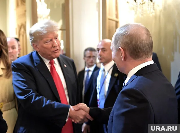 Путин и Трамп разговаривают по телефону