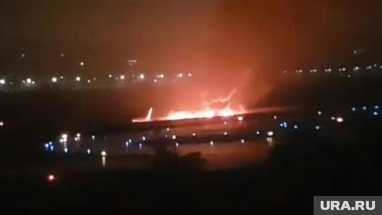 Лайнер выкатился за пределы посадочной полосы