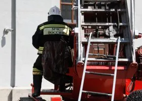 Арендаторы помещений приехали на горящий склад в Екатеринбурге