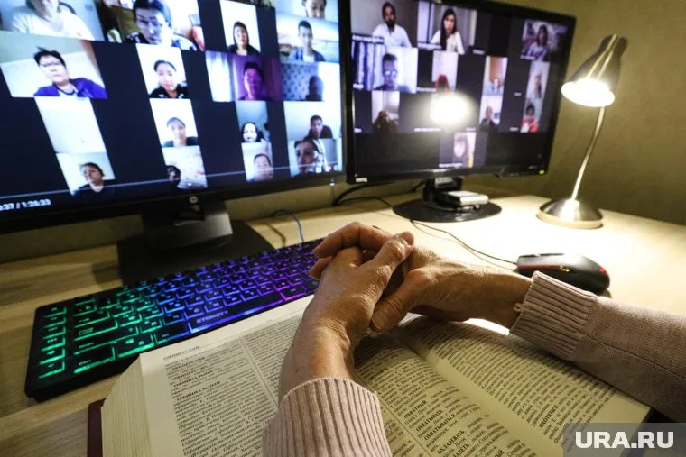 Дмитрий Махонин допустил возможность дистанционного обучения для школьников в связи с эпидситуацией