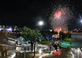 В Екатеринбурге отгремел дорогущий салют, День города завершен