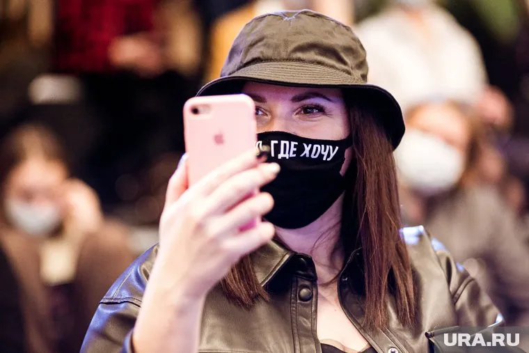 Предупреждение ВОЗ напомнило россиянам, что нужно постирать свою маску