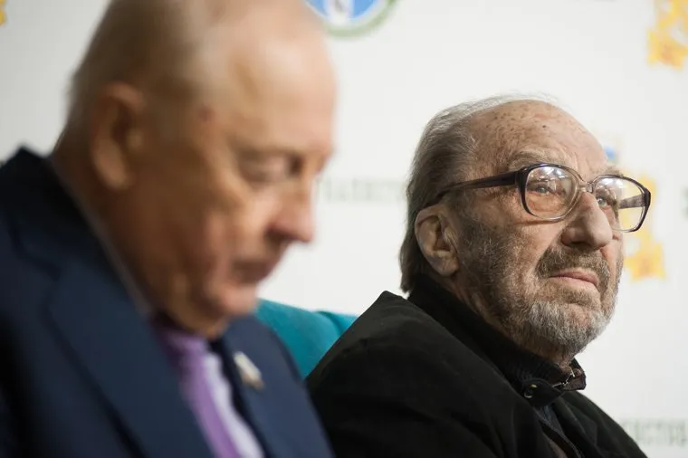 Презентация книги Анны Матвеевой "Горожане. Удивительные истории из жизни людей города Е". Екатеринбург, россель эдуард, волович виталий