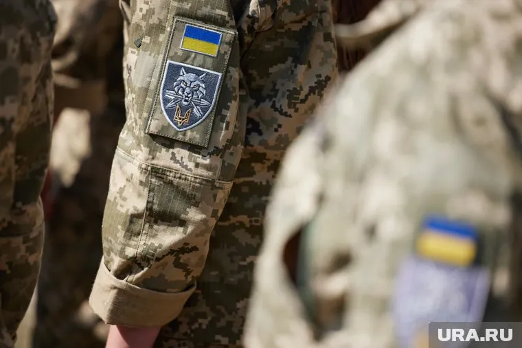 После прибытия в Германию украинских солдат учили нацистской символике, сообщили в правительстве ФРГ