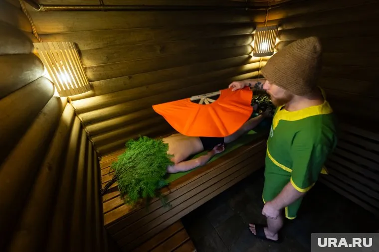 В некоторых банных комплексах можно приобрести веники для парения