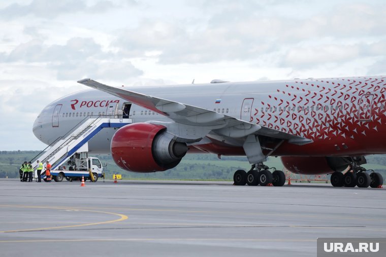 На подлете к Москве сбит беспилотник: что сейчас происходит с авиарейсами в России