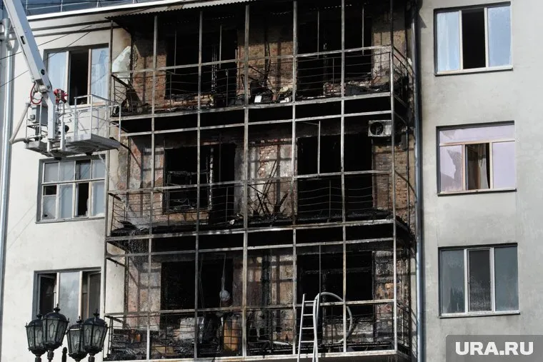 В Алматы загорелся 16-этажный многоквартирный дом