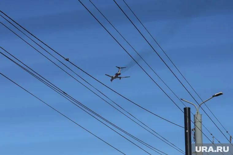 Самолету пришлось вернуться на стоянку из-за технических проблем