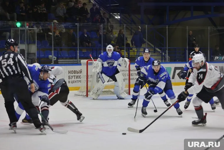 На матче «Ижсталь» — «Зауралье» подрались хоккеисты