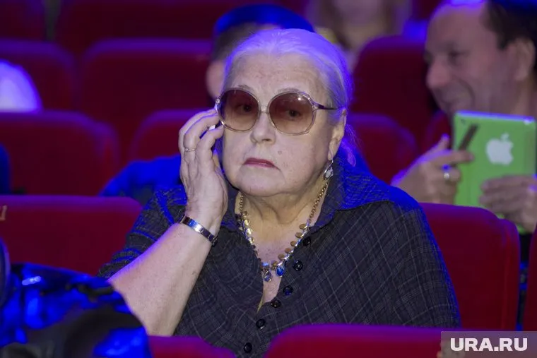 Лидия Федосеева-Шукшина испытывает сильнейшие боли в коленных суставах, пишет Mash